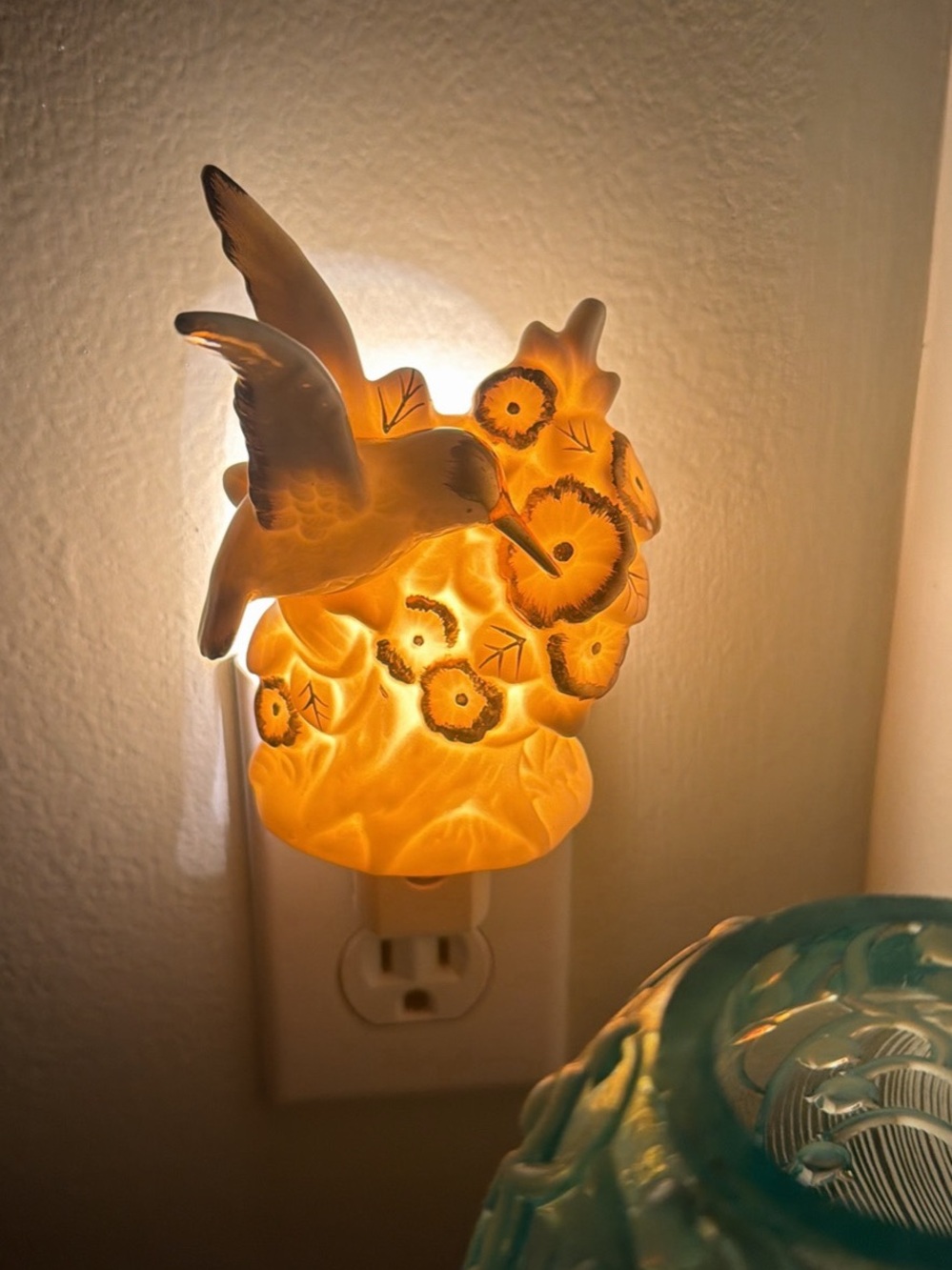 White Porcelain Hummingbird Night Light - Home Wall Decor